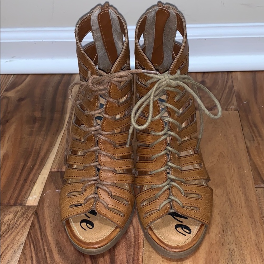 Leather zip up bootie